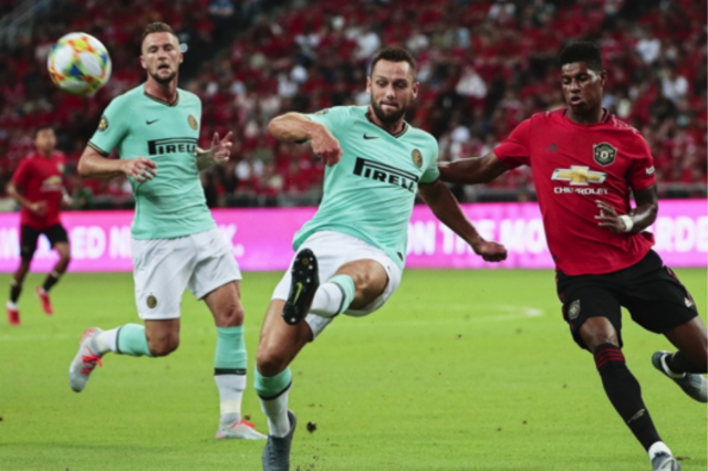 国际米兰横扫英格兰,博格巴爆发神勇 国际米兰横扫英格兰,博格巴爆发神勇