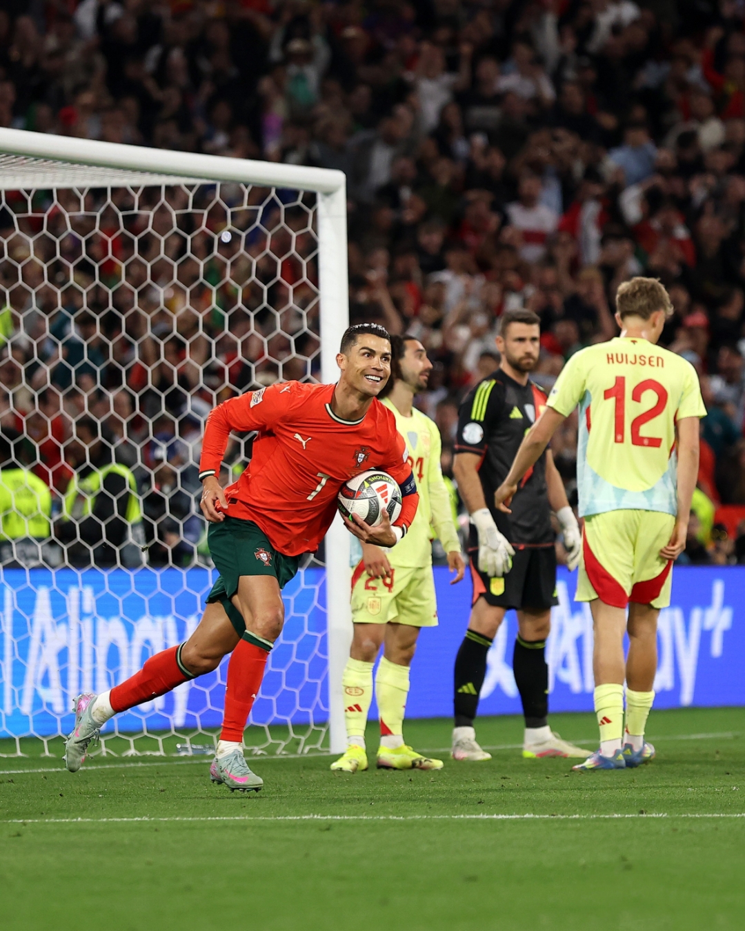 开云体育app-欧国联盟赛事拉开帷幕，激烈对抗引人期待