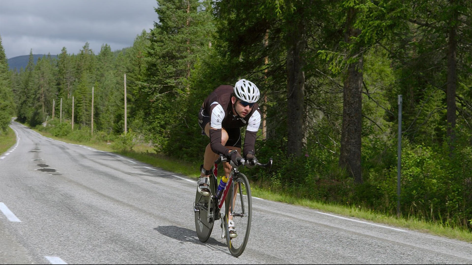 当德甲铁骑遇上南美雄鹰，莱万降维打击诠释何为顶级射手